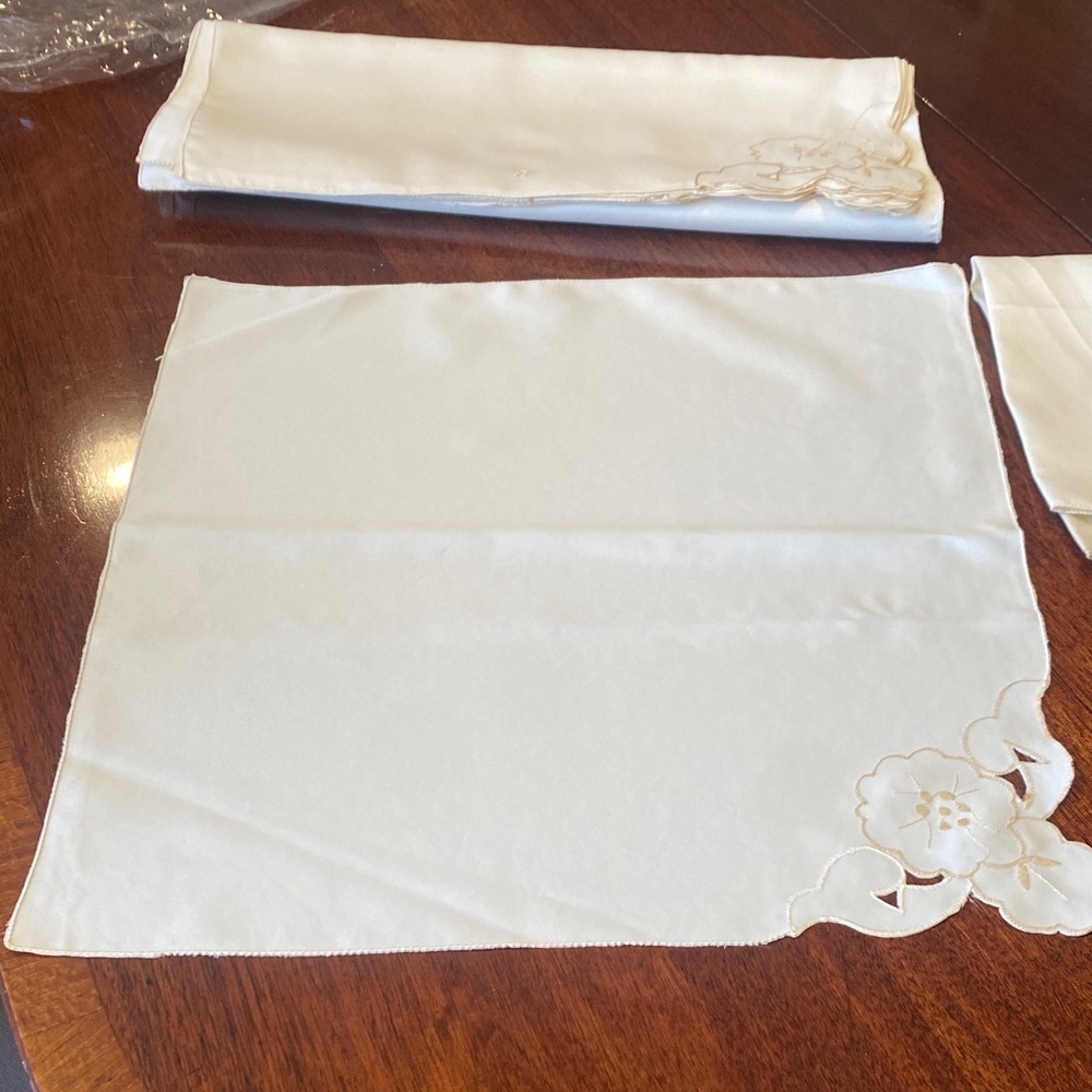Elegant cream dinner napkins with Floral Cutout
